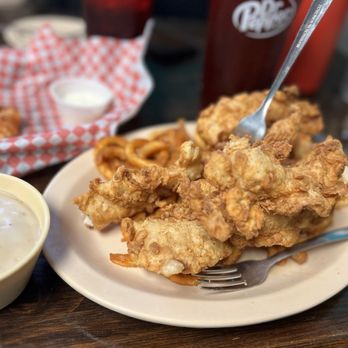 Janice's Barbeque Pit - Chicken basket - Barbeque Near Me - Stratford, Oklahoma