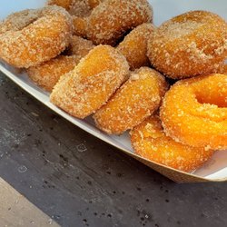 Wieners & Wings - Mini donuts