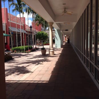 Miromar Outlets - Semi shaded to keep things cool on those hot days! - Shopping Centers Near Me - Estero, Florida Miromar Outlets - Semi shaded to keep things cool on those hot days! - Shopping Centers Near Me - Estero, Florida