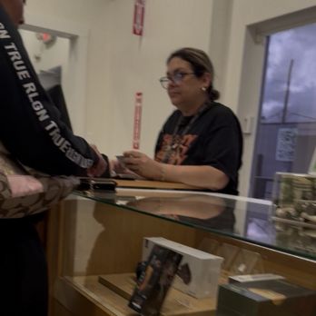 Trulieve Miami Dispensary - The worst worker truly could have on 42nd Ave. - Cannabis Clinics Near Me - Miami, Florida