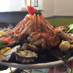 Restaurant Chez Mimi - Le plateau de fruits de mer, spécialité maison à un prix raisonnable.