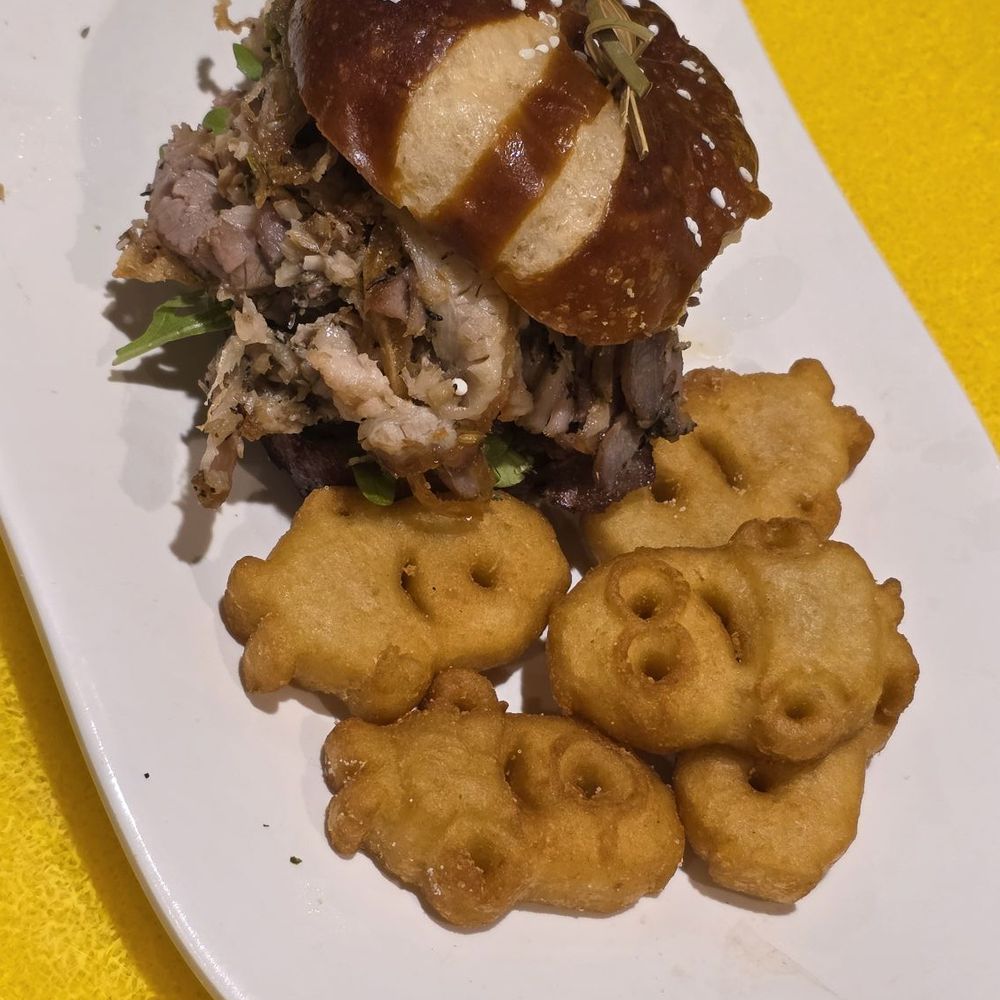 Illumination’s Minion Cafe - Pork sandwich and minion tots - New American Near Me - Orlando, Florida Illumination’s Minion Cafe - Pork sandwich and minion tots - New American Near Me - Orlando, Florida