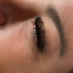 The Bombshell Lounge - Mega volume lashes