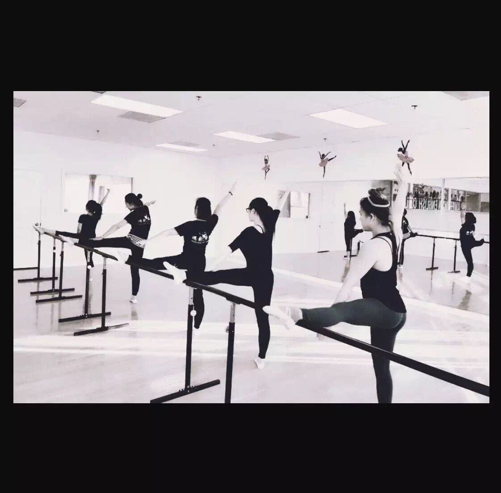 Hongyun Dance Studio Logo