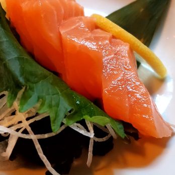 Umi Sake House - Salmon sashimi - Sushi Bars Near Me - Seattle, Washington