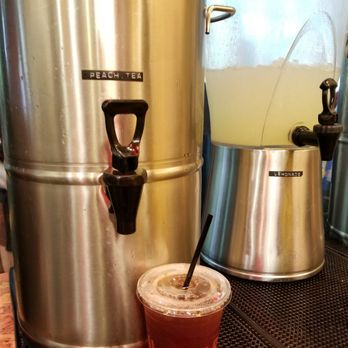 Howlin' Ray's - Free refills on the lemonade and sweet Peach tea! - Southern Near Me - Los Angeles, California