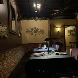 221 Main - Restaurant & Cocktail House - Dining room