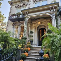Hamilton-Turner Inn - Outside entrance