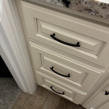 Cabinetworx by Dave - Discolored cabinets on the right, door frame is what the cabinets should be - Cabinetry Near Me - Golden Valley, Arizona Cabinetworx by Dave - Discolored cabinets on the right, door frame is what the cabinets should be - Cabinetry Near Me - Golden Valley, Arizona