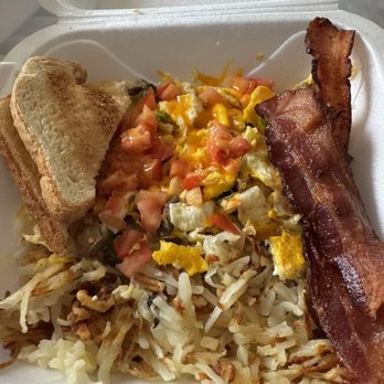 Charlie's Main St Cafe - American Near Me - Minot, North Dakota