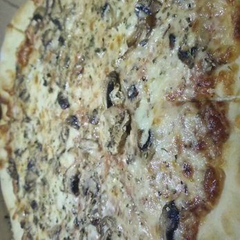 Calabrese Pizza - Delicious funghi pie, not alot of sauce but lots of flavor - Pizza Near Me - Toronto, Ontario