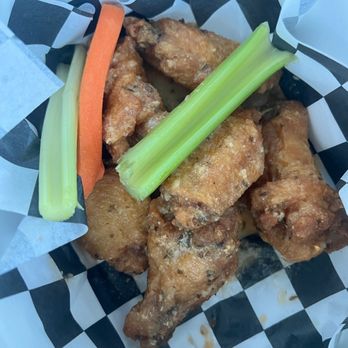 Boulder Tap House - Parmesan Wings - Burgers Near Me - Mason City, Iowa
