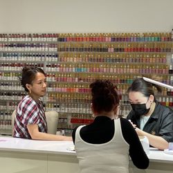 Lily Nails - Closing down the place