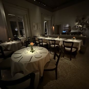 Paper Moon Giardino - Restaurant's interior. - Italian Near Me - Milan, Michigan Paper Moon Giardino - Restaurant's interior. - Italian Near Me - Milan, Michigan