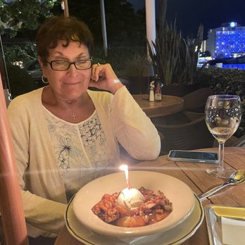 Houston's Restaurant - American Near Me - Pompano Beach, Florida