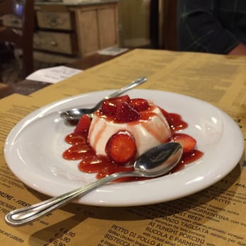 Osteria de' Peccatori - Panna cotta!!! So fresh and amazing!!! I was basically licking the plate. - Pizza Near Me - Florence, FI