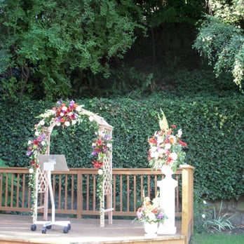 Laurelhurst Club - Raised deck for weddings - Venues & Event Spaces Near Me - Portland, Oregon