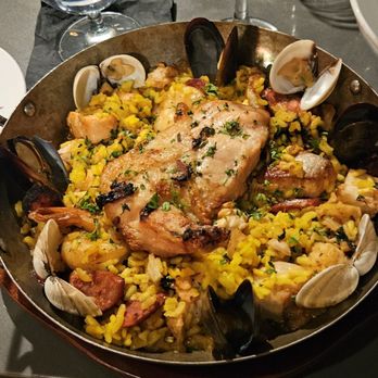 Kaiser Grille Chophouse - Paella Valencia. Looks good but very dry and overcooked - Mediterranean Near Me - Palm Springs, California