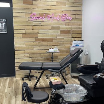 Social Nail Bar - Back wall - Nail Salons Near Me - Gahanna, Ohio Social Nail Bar - Back wall - Nail Salons Near Me - Gahanna, Ohio