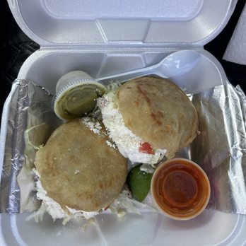 Taqueria Las Tres Berumen - Delicious fill with a lot of queso!!! - Food Trucks Near Me - Okeechobee, Florida