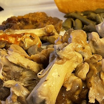 Bowmans Soul in the Wall - Succulent pig feet w/ green string beans and sweet potatoes casserole - Soul Food Near Me - Hampton, Virginia Bowmans Soul in the Wall - Succulent pig feet w/ green string beans and sweet potatoes casserole - Soul Food Near Me - Hampton, Virginia