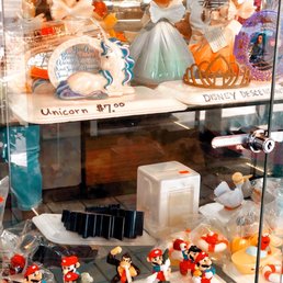Window display - cake toppers