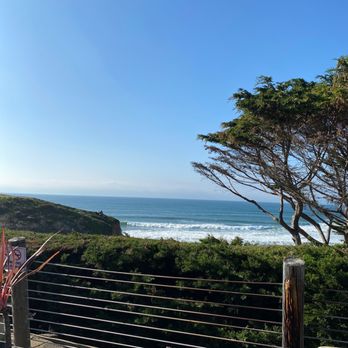Moss Beach Distillery - Outdoor seating - Seafood Near Me - Moss Beach, California