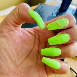 St Patrick's day set and pedi 120$