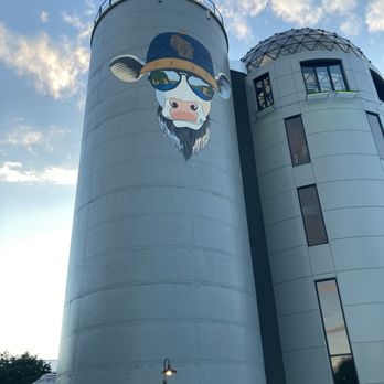 The Silo Bar - Cocktail Bars Near Me - Wisconsin Dells, Wisconsin