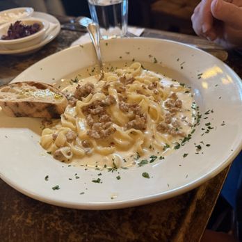 Sette Luna - Fettuccine con Funghi - Italian Near Me - Easton, Pennsylvania Sette Luna - Fettuccine con Funghi - Italian Near Me - Easton, Pennsylvania