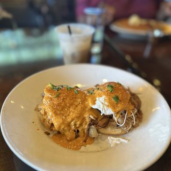 Bosscat Kitchen & Libations - Smokehouse Benedict - New American Near Me - Houston, Texas