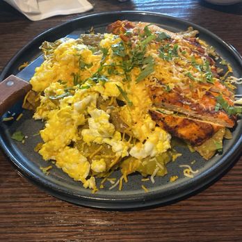 Sonora Mexican kitchen and bar - Chilaquiles verdes con pollo - Seafood Near Me - Minneapolis, Minnesota Sonora Mexican kitchen and bar - Chilaquiles verdes con pollo - Seafood Near Me - Minneapolis, Minnesota