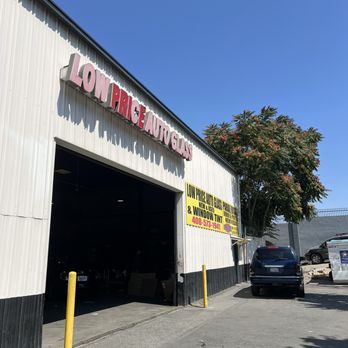Low Price Auto Glass - Exterior, next to Pick N Pull - Windshield Installation & Repair Near Me - San Jose, California