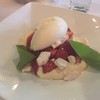 Bølgen & Moi - Berry and white chocolate mousse dessert - Seafood Near Me - Kristiansand S, 10