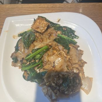 Bai Tong Thai Street Cafe - Pad Khi Mao* - Thai Near Me - Seattle, Washington