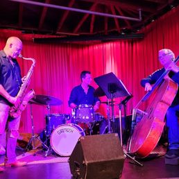 Mitcheltree on Sax
Marc Van Akin on Drums
John on Stand Up Bass Mitcheltree on Sax
Marc Van Akin on Drums
John on Stand Up Bass
