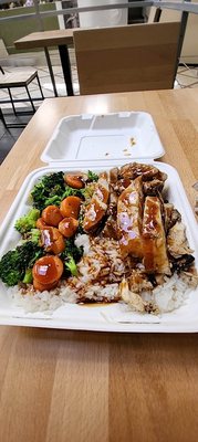 Red 8 Asian Bistro & Sushi Bar by null
