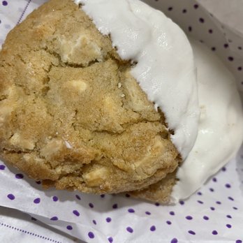 Dessert Gallery - Macadamia cookie dipped - Desserts Near Me - Houston, Texas Dessert Gallery - Macadamia cookie dipped - Desserts Near Me - Houston, Texas