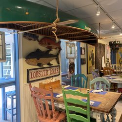 George's Cafe - Cute indoor seating