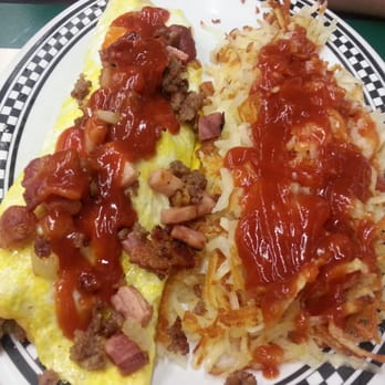 Courtesy Diner - Southsider omelet and hash browns which my friend doused in ketchup - American Near Me - Saint Louis, Missouri Courtesy Diner - Southsider omelet and hash browns which my friend doused in ketchup - American Near Me - Saint Louis, Missouri