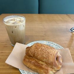 Jina Café - Iced vanilla latte with a chocolatine