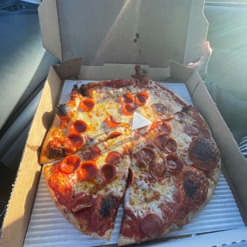 Verrazzano Pizza - Pepperoni pizza - Pizza Near Me - Half Moon Bay, California Verrazzano Pizza - Pepperoni pizza - Pizza Near Me - Half Moon Bay, California