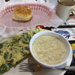 Spiros Family Restaurant - Spinach and mushroom omelette