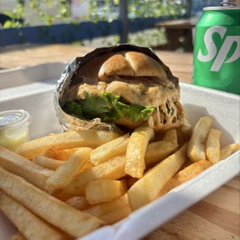 Cali Burger - Cali Burger Entree - Food Trucks Near Me - Tampa, Florida Cali Burger - Cali Burger Entree - Food Trucks Near Me - Tampa, Florida