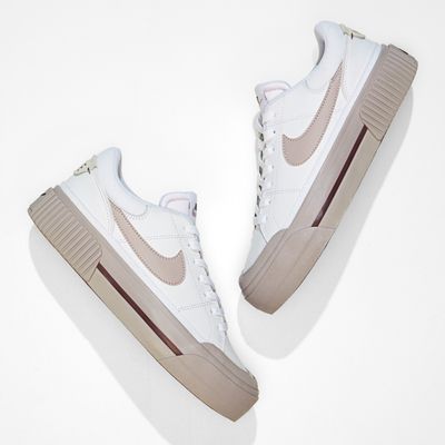 Famous Footwear by null