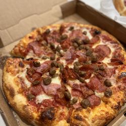 Enzos Pizza - Carnivorous pizza