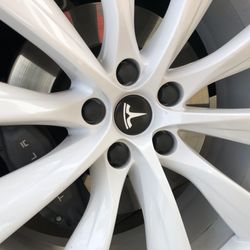 Tesla model X ally detail with white rims close up