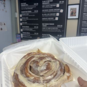 Papi’s Ohana - The best cinnamon roll - Pizza Near Me - Lahaina, Hawaii Papi’s Ohana - The best cinnamon roll - Pizza Near Me - Lahaina, Hawaii