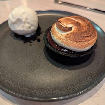 Greywind - Choco Tart w/ Yogurt ice cream - Wine Bars Near Me - New York, New York Greywind - Choco Tart w/ Yogurt ice cream - Wine Bars Near Me - New York, New York