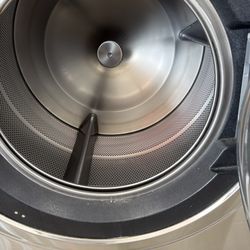 SuperSudz Laundromat